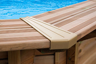 Caratteristiche della piscina in legno fuori terra da giardino Jardin 354: protezioni angolari del bordo in PVC