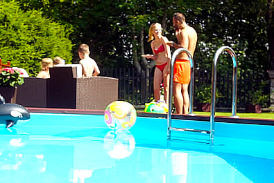 Piscina in legno fuori terra da esterno Urban Pool 450x250 Liner azzurro: divertimento con tutta la famiglia